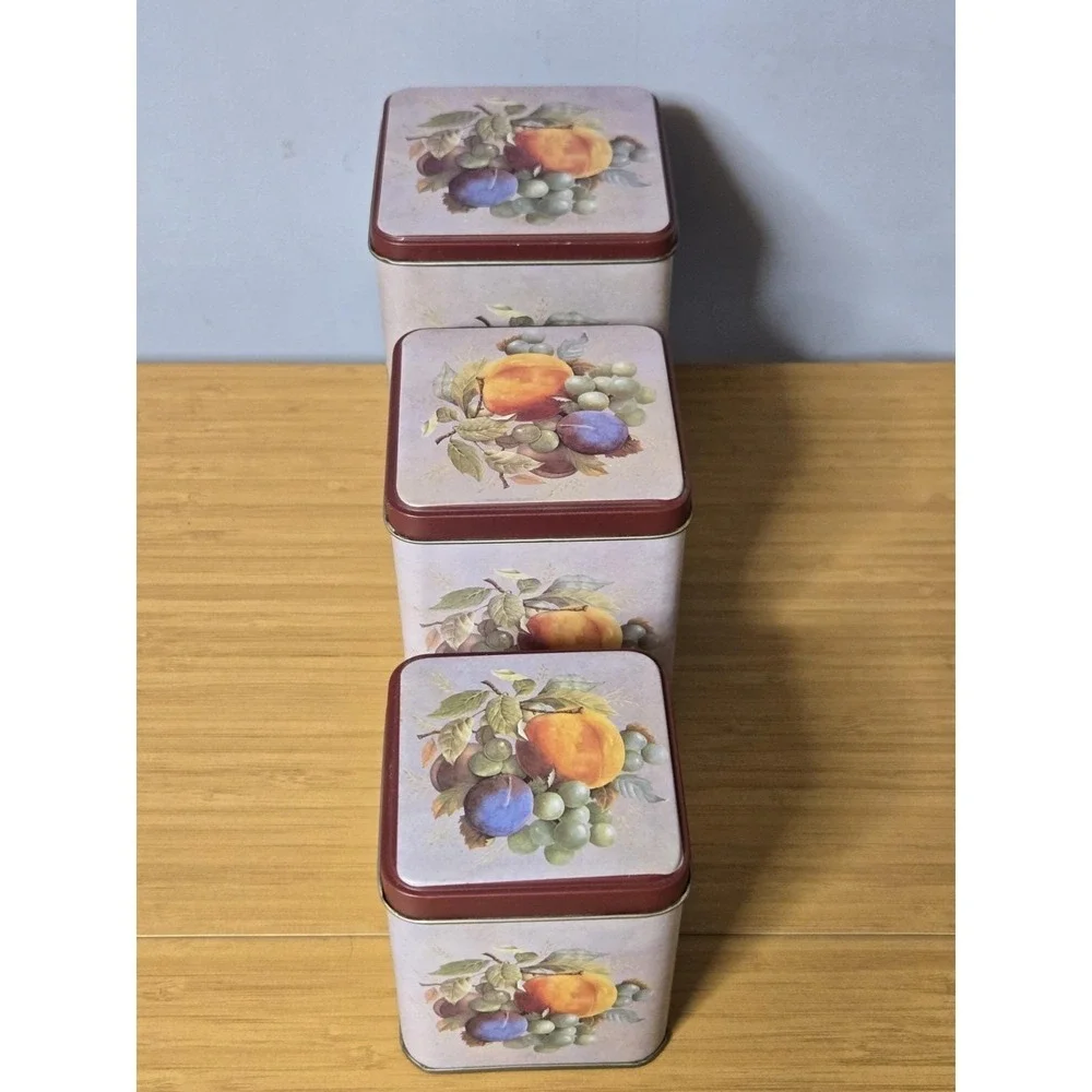 Vintage 3 Piece Metal Nesting Canisters.